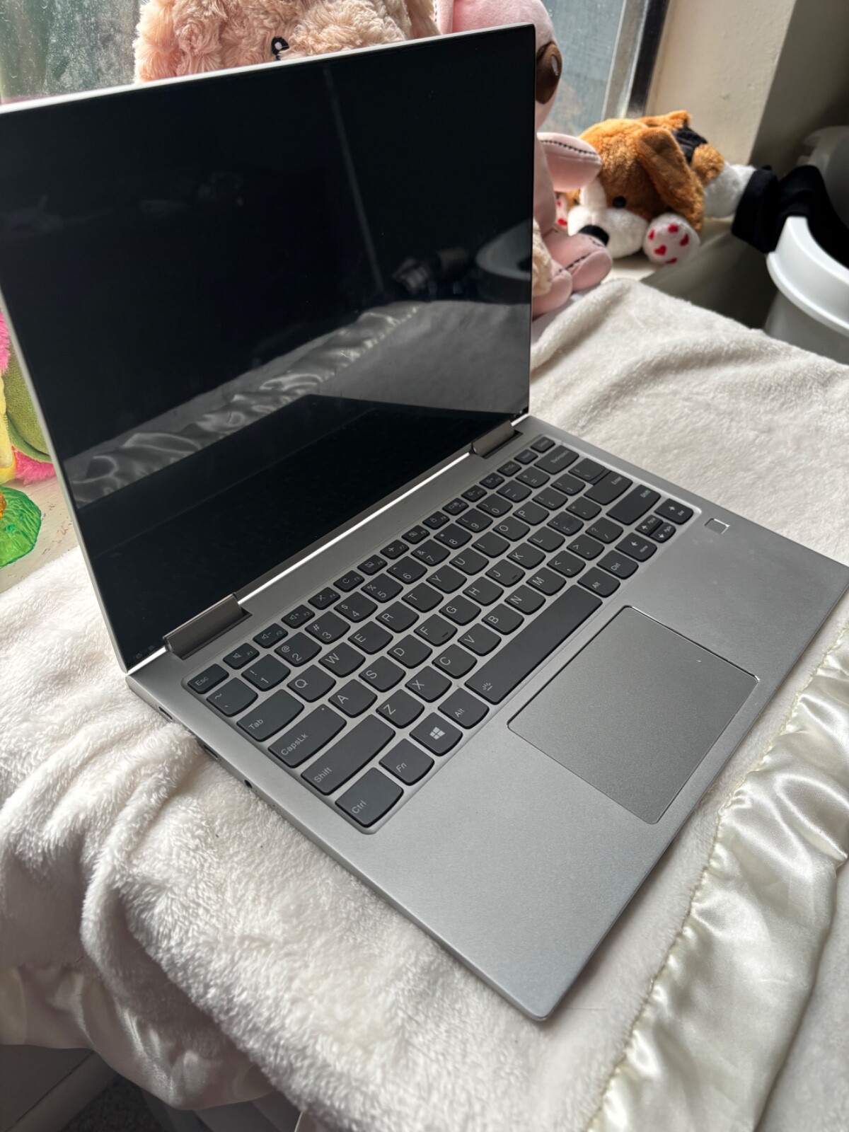 Lenovo Yoga 730 13.3 inch (256GB, Intel Core i5-8250U, 1.6GHz, 8GB) Laptop -…