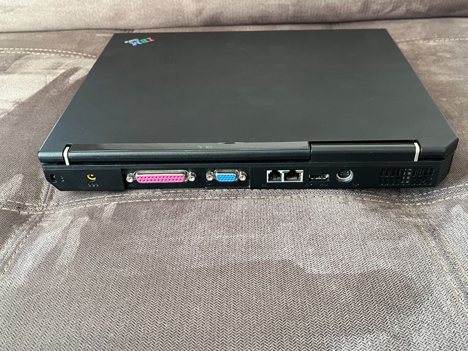 Vintage IBM ThinkPad R31, 14.1″, 40 GB HDD, 1GB RAM, Win XP Pro, dock & extras