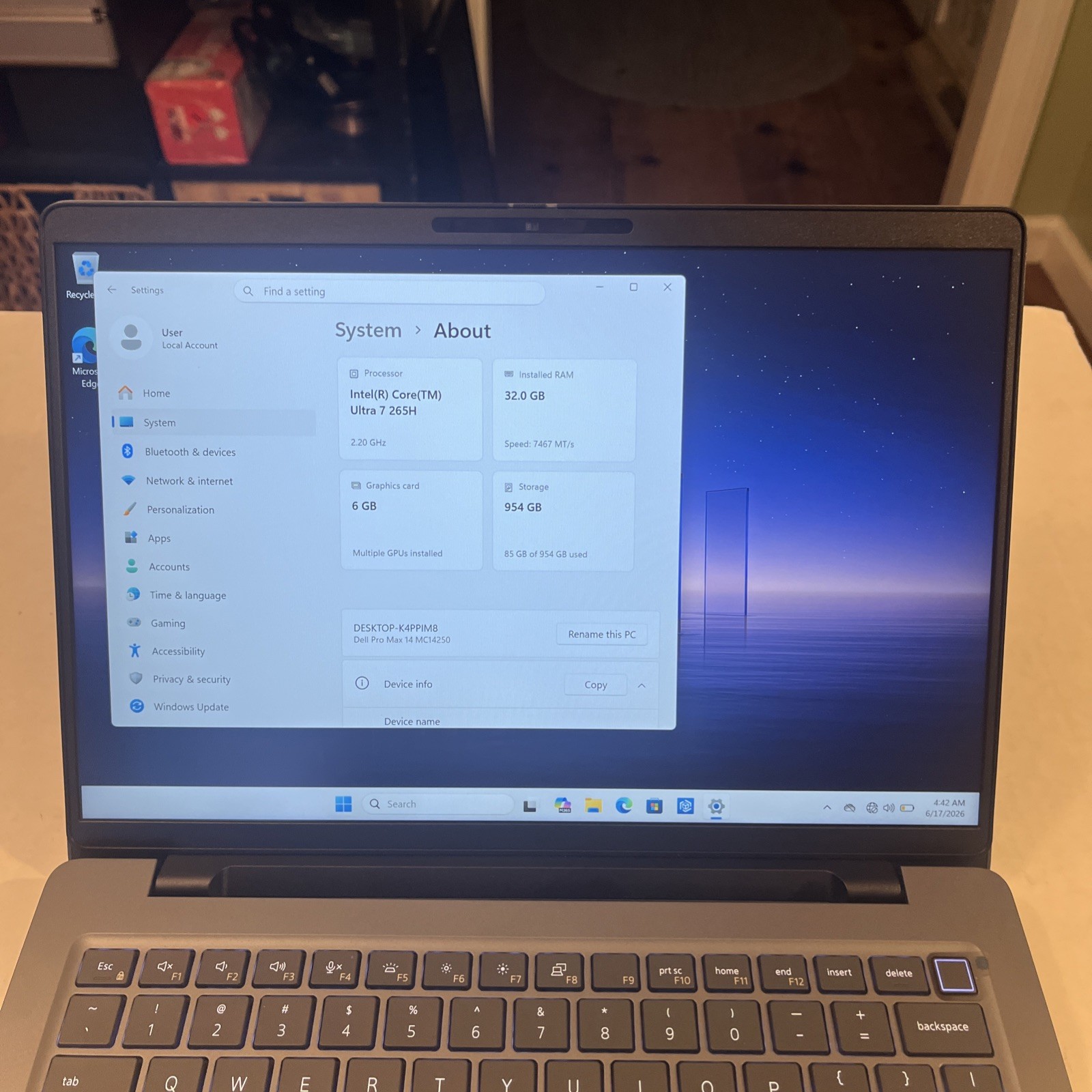 Dell Pro Max 14 MC14250 FHD+ 2.2 GHz Ultra 7 265H 32GB 1TB SSD RTX PRO 500