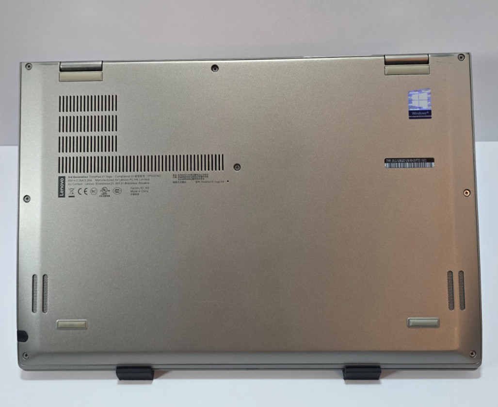 Lenovo ThinkPad X1 Yoga 3rd Gen i7-8650U, 16GB RAM, 256GB NVMe SSD, Charger
