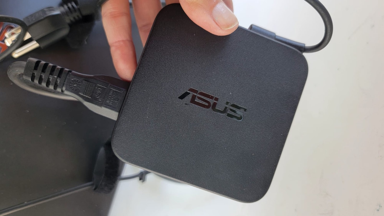 ASUS R510D Laptop RAM 8.00 GB (7.21 GB usable) Windows 10 Home. Read Description