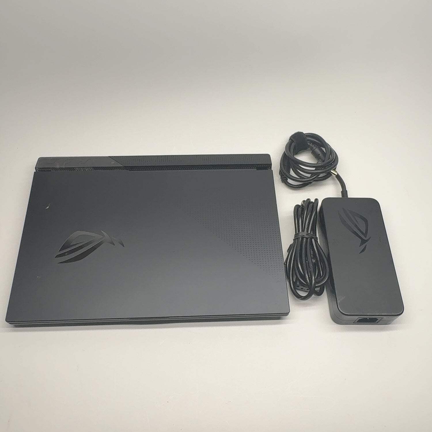 Asus ROG Strix G15 G513QY 15.6″ Ryzen 9 5980HX 3.3GHz 32GB RAM 500GB SSD
