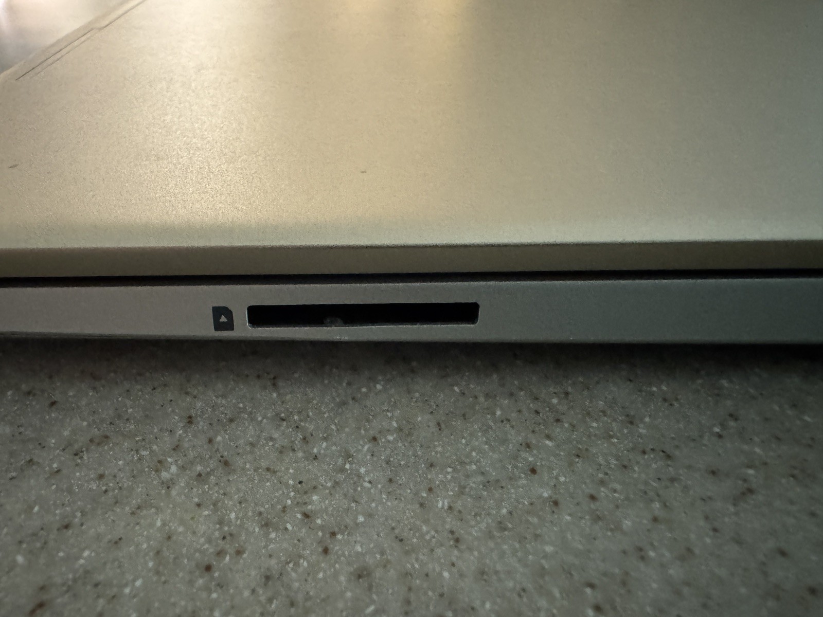 HP Pavilion 15-cs0051wm Laptop 15.6″ HD Touch i5-8250U 8GB 1TB HDD +16GB Optane