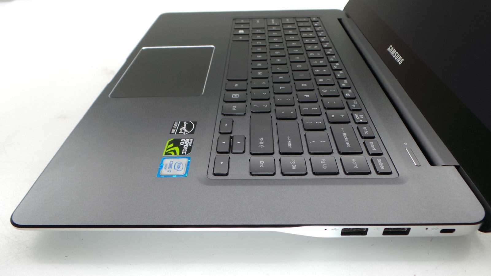 Samsung Notebook NP940Z5L | 15.6″ | i7-6700HQ | 8GB 256GB SSD | Touchscreen