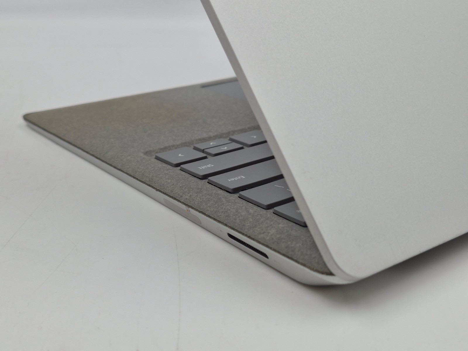Microsoft Surface Laptop 2 i5-8350U 1.70GHz 8GB RAM 256GB NVMe SSD W11P