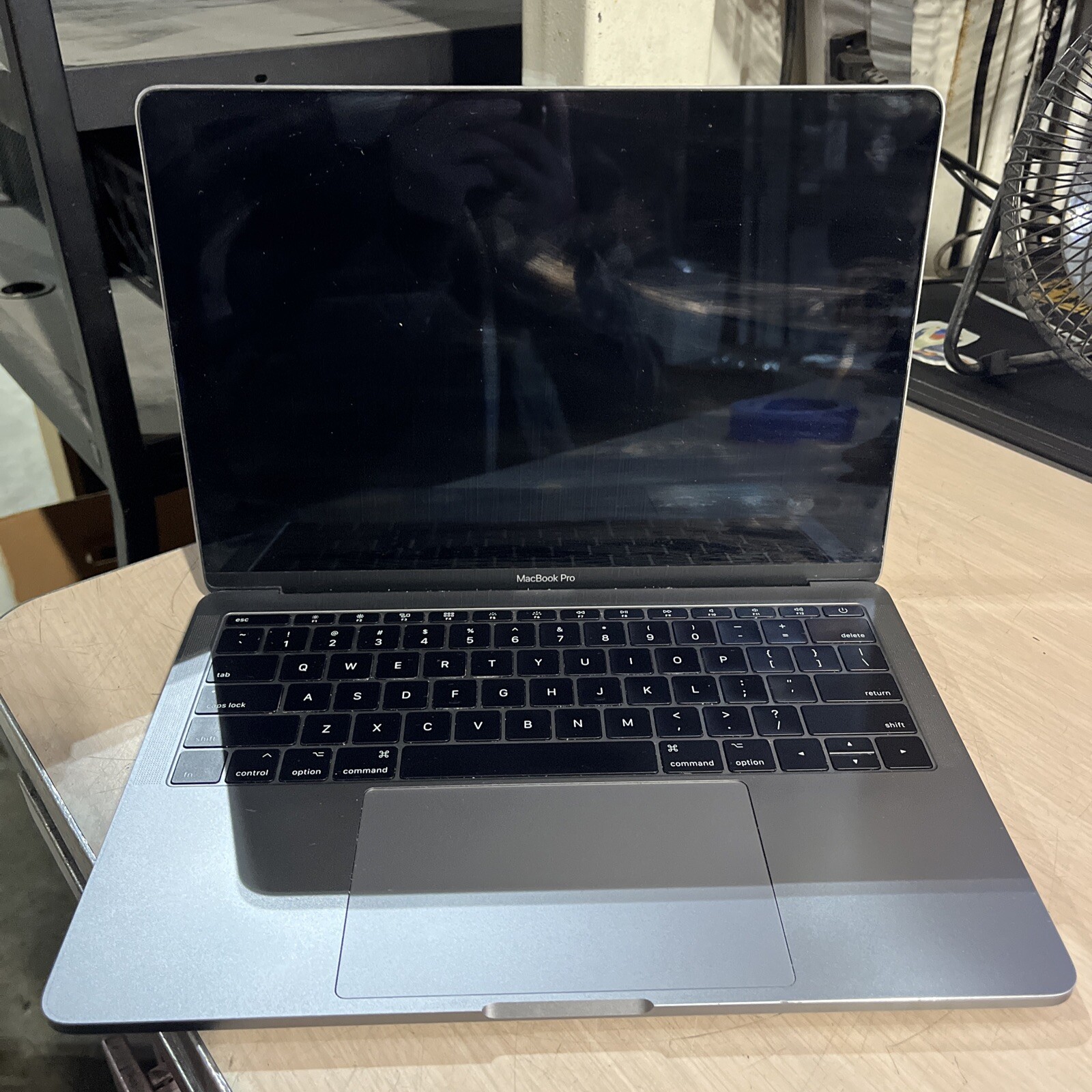 APPLE MACBOOK PRO 13″ MID 2017 CORE I5-7360U 2.3GHZ 8GB RAM NO OS .