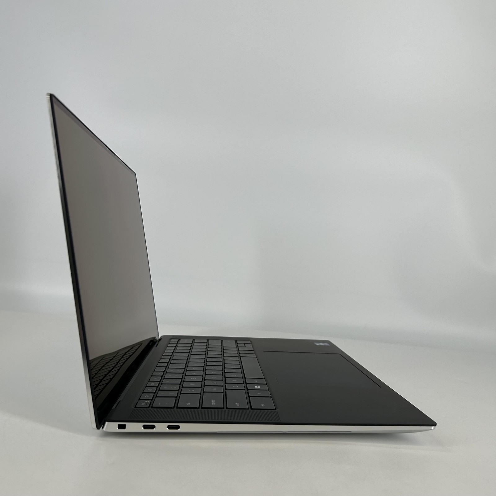 Dell XPS 15 9530 Silver 3.5K TOUCH 2.6 GHz i9-13900H 32GB 1TB RTX 4070 Excellent