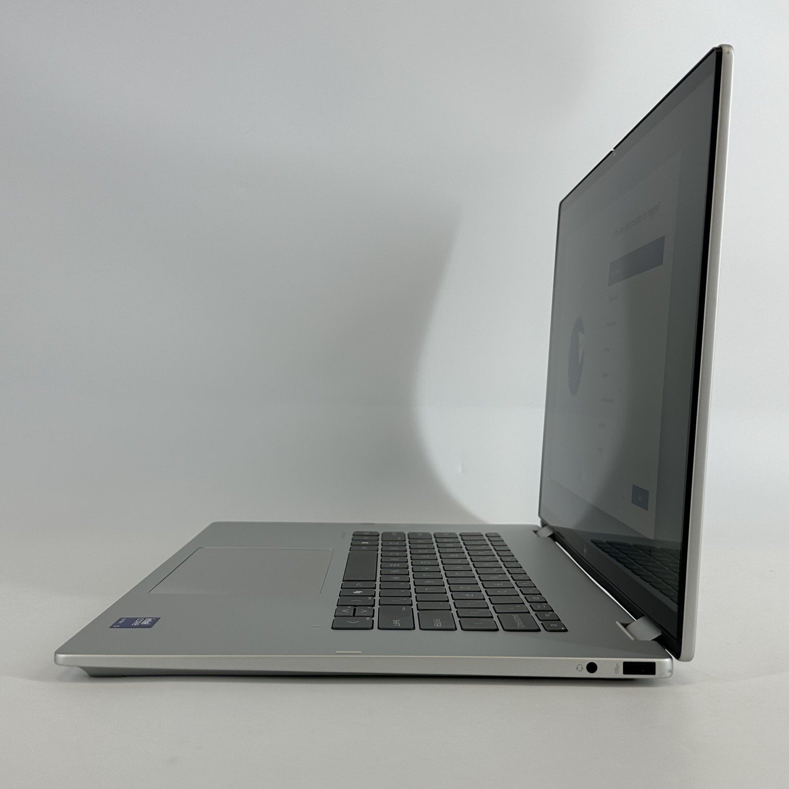 HP OmniBook 7 Flip 2-in-1 16 FHD+ TOUCH 2.1GHz Ultra 5 226V 16GB 512GB LCD BLEED