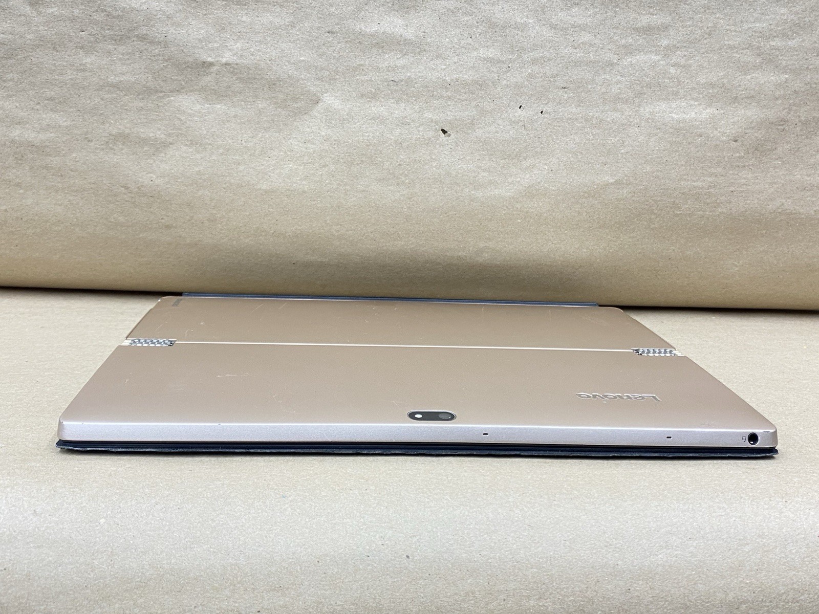 Lenovo 80QL – 12″ 2160*1440 – m5-6y54 – 4GB – 128GB SSD – Windows 10 Pro
