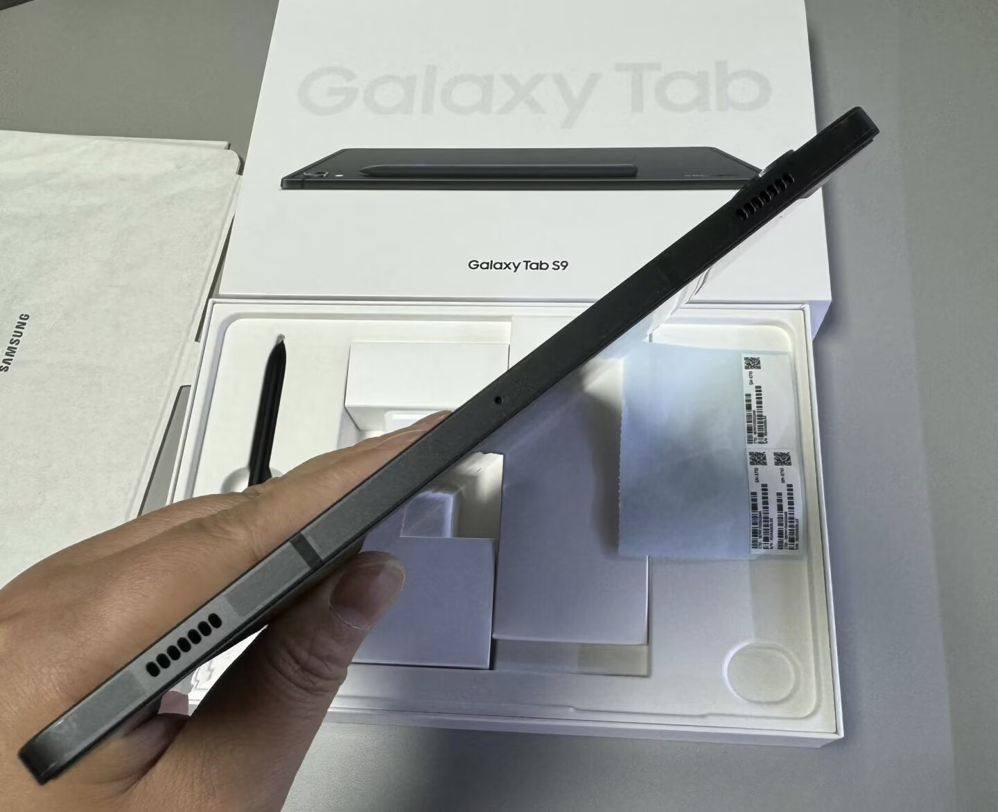 Samsung Galaxy Tab S9 11″ AMOLED 2X Snapdragon 8 Gen 2 Wi-Fi Android Tablet