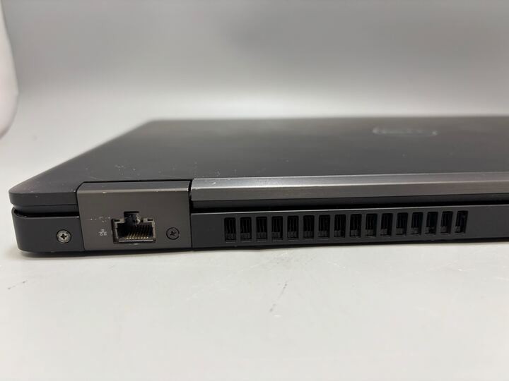 15.6″ Dell Precision 3520 Laptop Intel i7-7700HQ NO RAM NO SSD NO OS Poor Bat