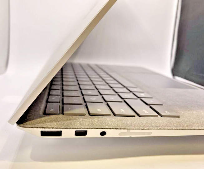 Microsoft Surface Laptop 2 Intel Core i5-8350U 1.70GHz 8GB RAM 256GB SSD