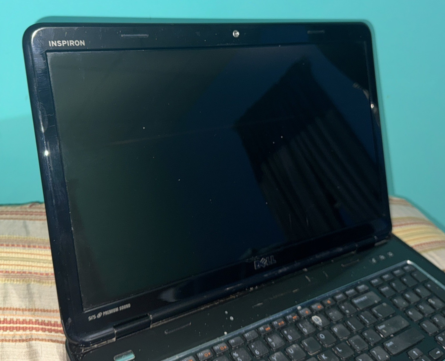 Dell Inspiron N7110 Laptop i5-2430M 2.40GHZ 8GB 240GB SSD W10H Bad Trackpad