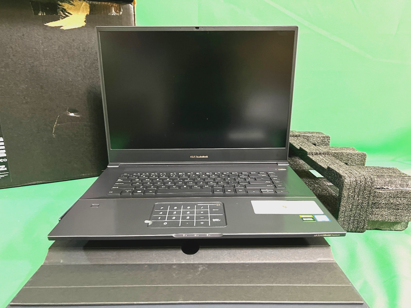 ASUS ProArt StudioBook Pro Laptop W700G Xeon E-2276M 32GB RAM – 2x 1 TB SSD – OB
