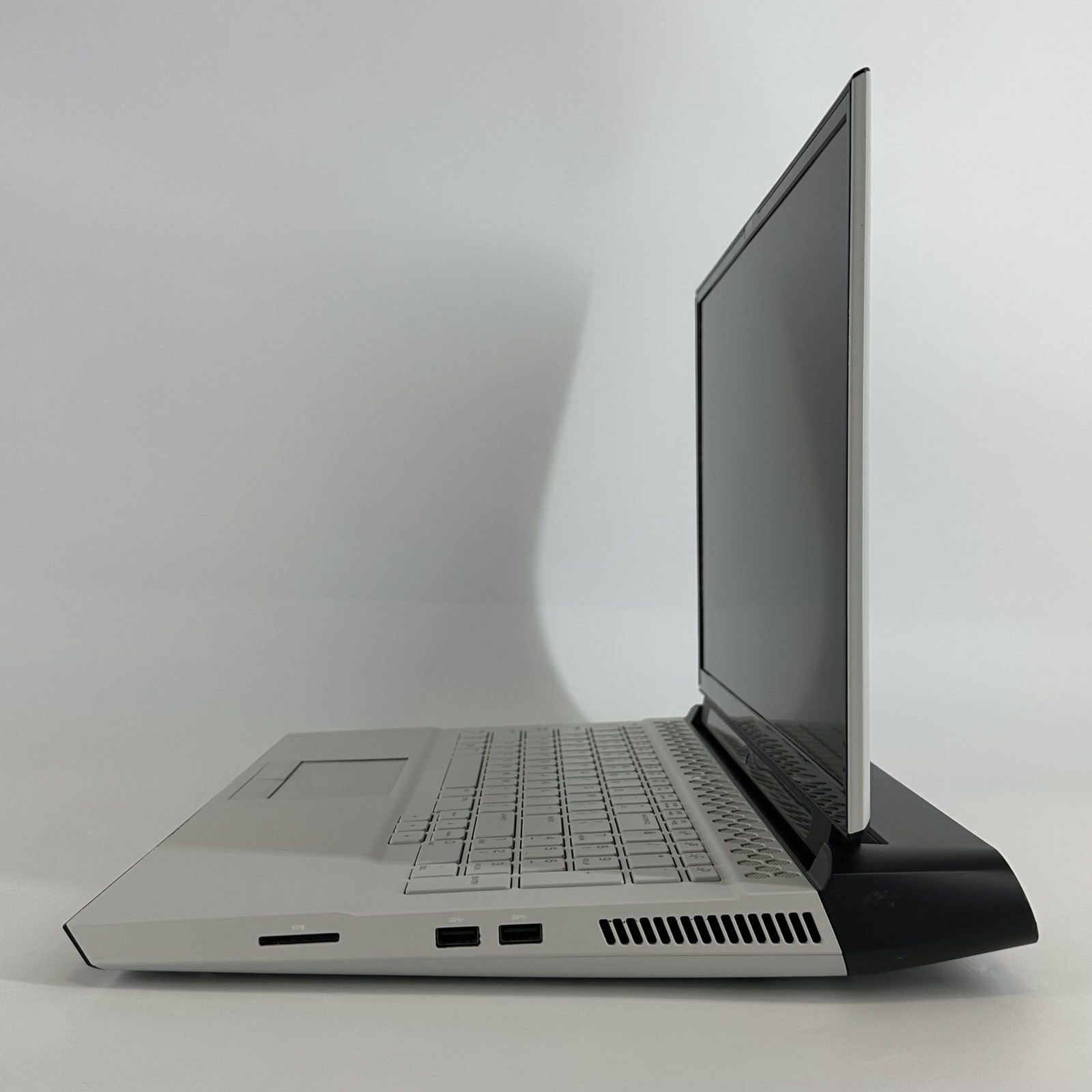 Dell Alienware Area-51m R2 17 FHD i7-10700K 3.80GHz 16GB 1TB SSD RTX 2070 Super