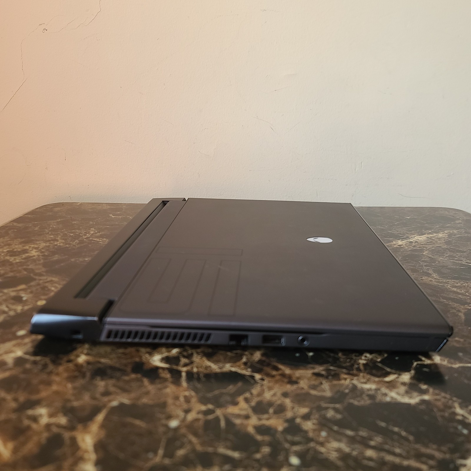 ALIENWARE M15 R2 GAMING LAPTOP CORE i7-9750H 16GB RAM RTX 2060