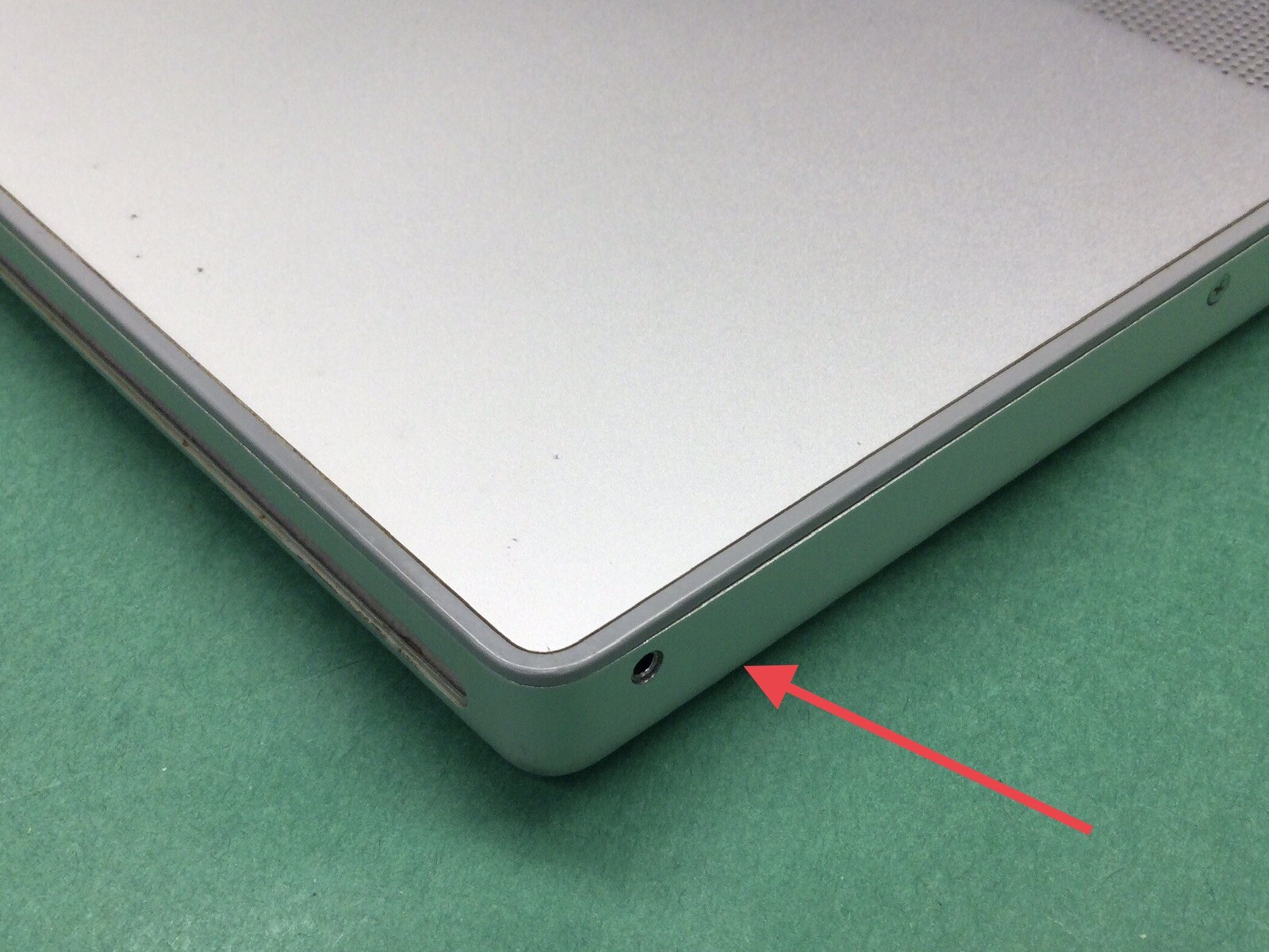 Apple MacBook Pro A1150 – 15.5” Laptop – UNTESTED