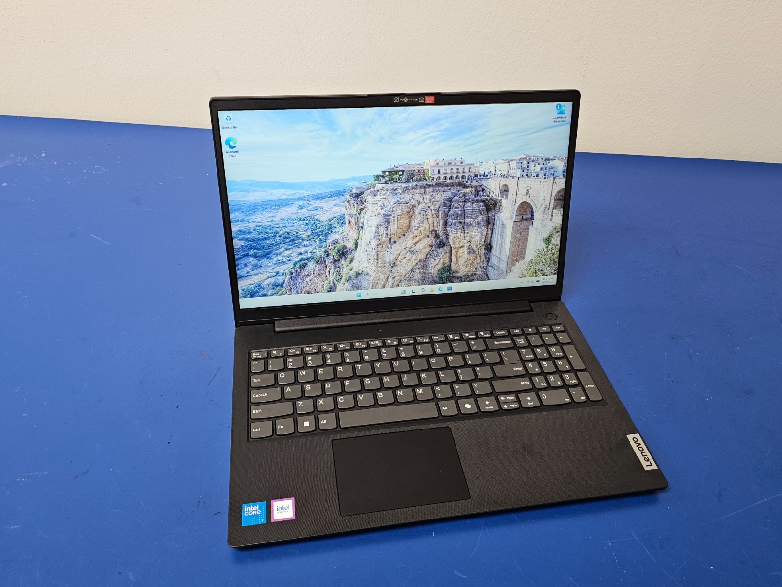 Lenovo V15 G5 IRL, Intel Core 7 240H, 2.50 GHz, 16 GB RAM, 1 TB NVMe SSD