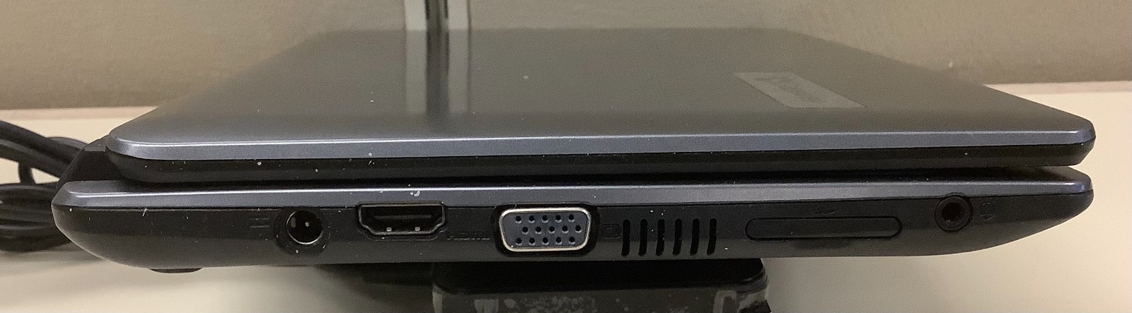 Gateway LT41P07u 11.6″ Intel 2805 4GB Ram 500 GB HD Win10 with Power Supply