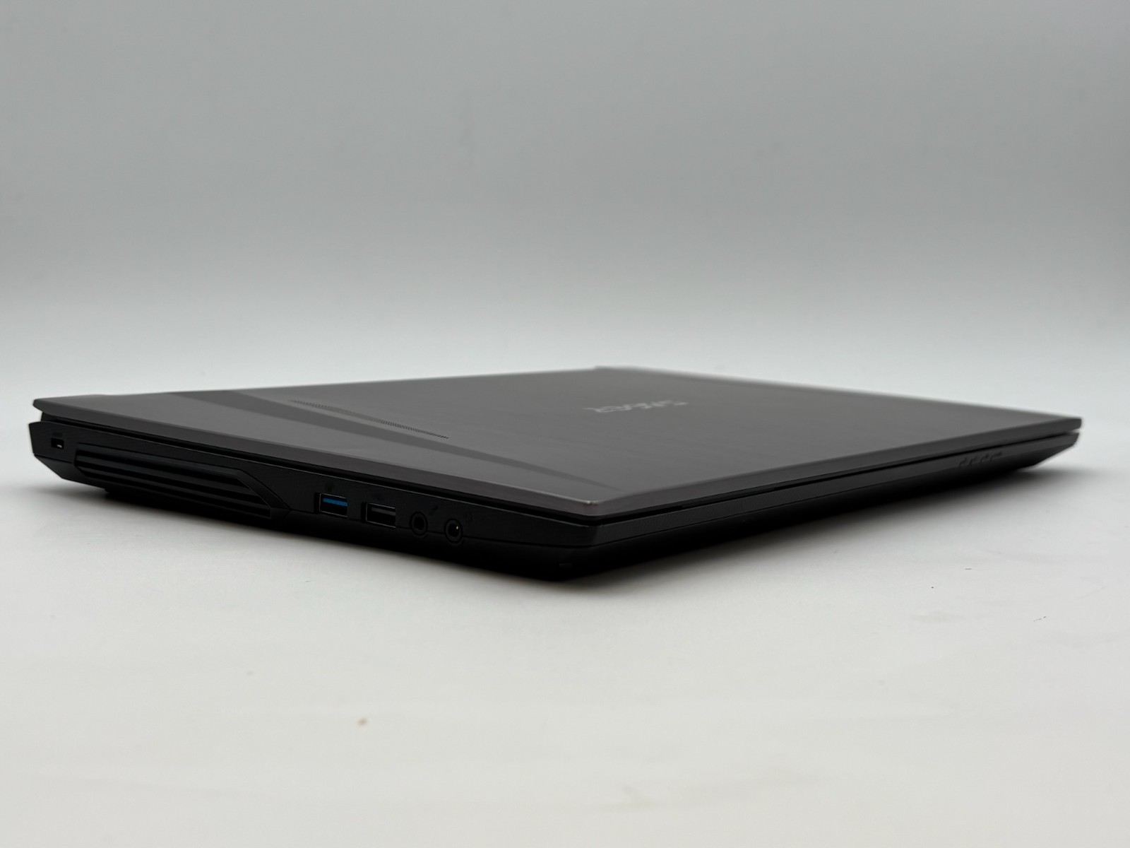 Sager Gaming Laptop NH58DD 15.6″ 512 GB SSD 48 GB RAM i7-10875H RTX 2060