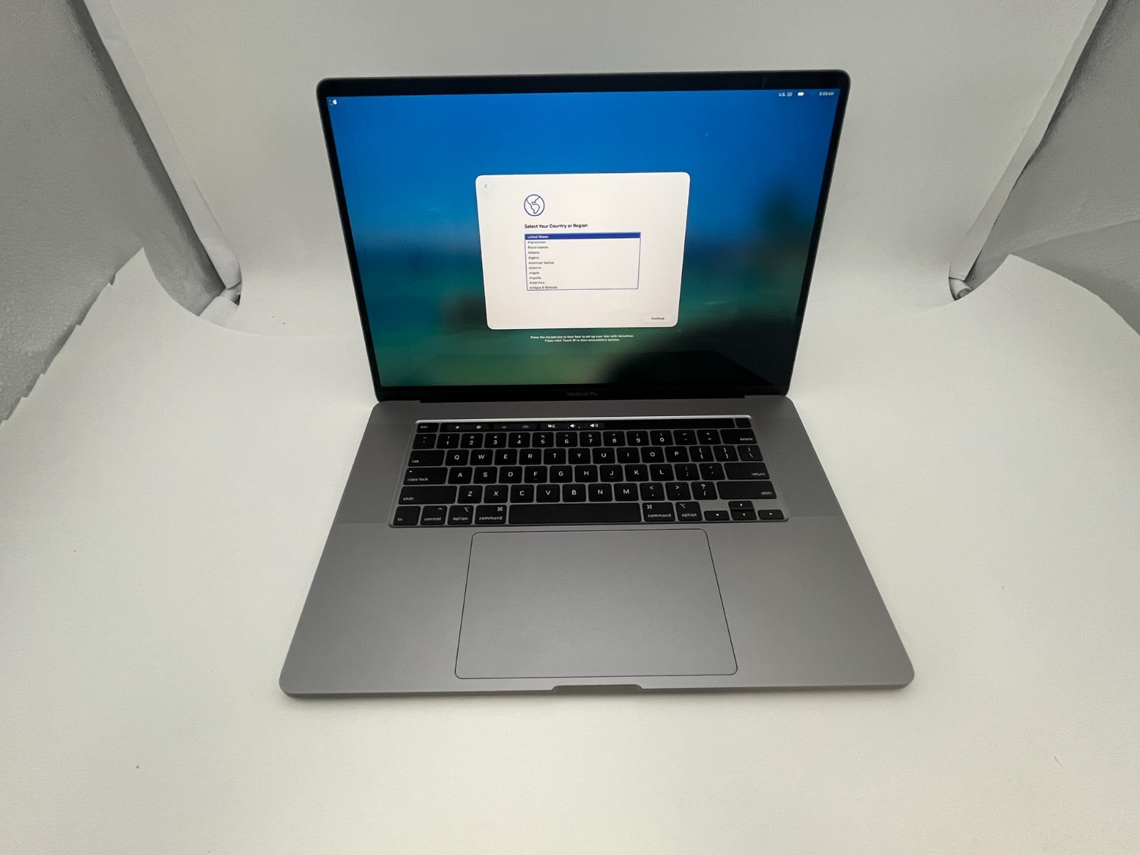 APPLE A2141 16″ MACBOOK PRO 2019 CORE i7-9750H@ 2.6 GHz 16GB DDR4 500 GB TAHOE