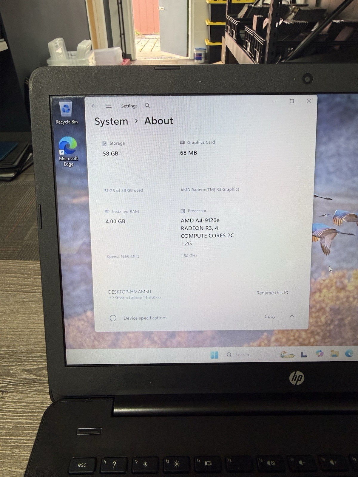 HP Stream 14-ds0013dx Laptop 14″/AMD A4-9120E /4GB RAM/64GB HD 1.50GHZ LAPTOP