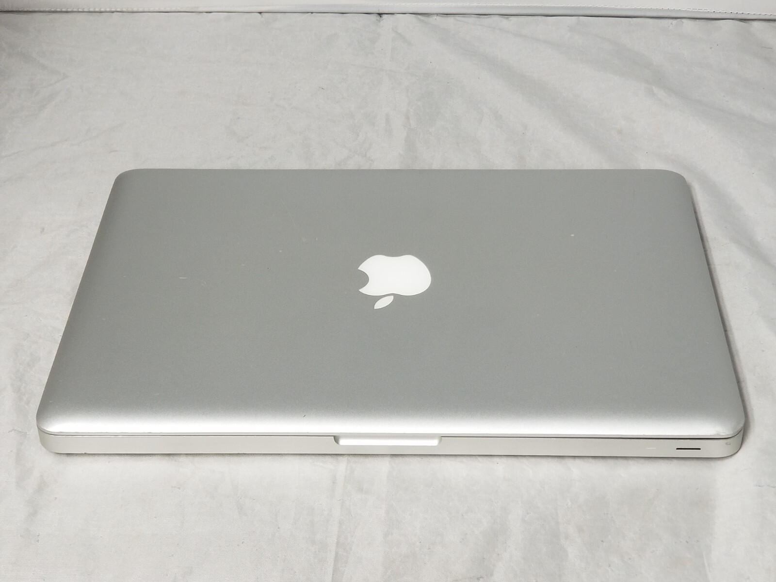 APPLE MACBOOK PRO LAPTOP 13″ 2.26GHZ MID-2009 4GB RAM NO HD/ NO Os