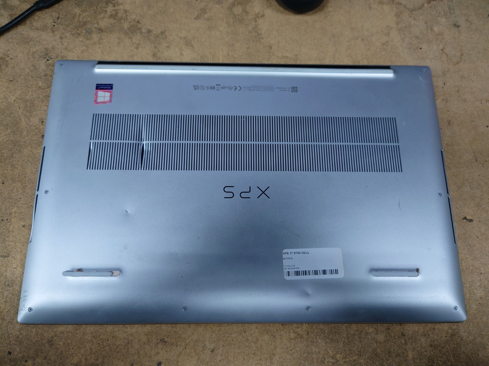 Dell XPS 17 9700 17″ UHD Touch i9-10885H 32GB RAM 1TB SSD GeForce RTX 2060 No OS