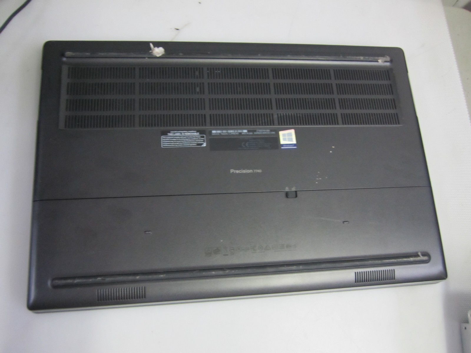 Dell Precision 7740 i7 9850H, 32GB, 2.60GHz 512gb M2SSD UBUNTU LAPTOP + AC