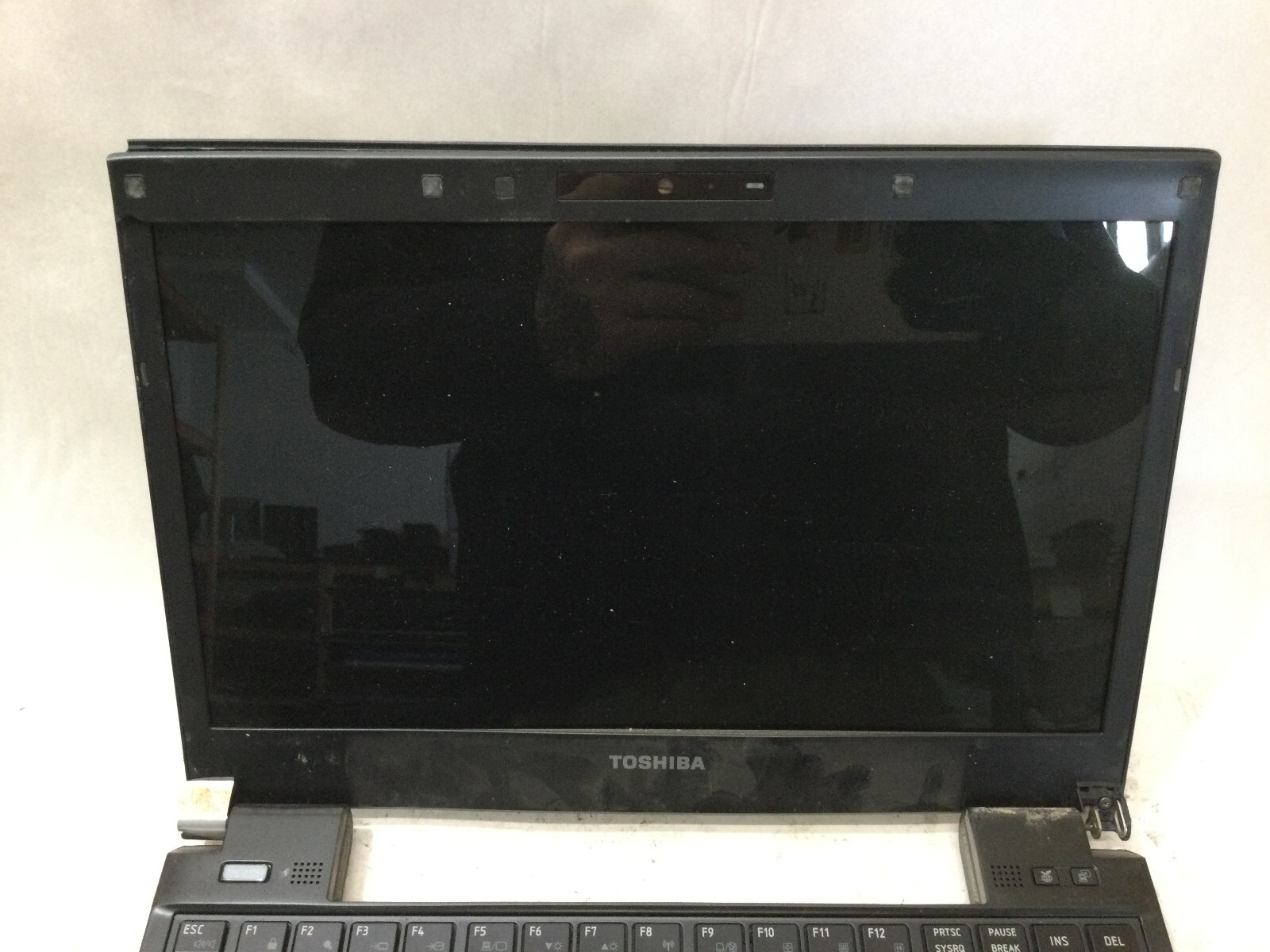 TOSHIBA PORTEGE R835-P50X – FOR PARTS – INTEL I3 – NO RAM – READ DESCRIPTION -BB