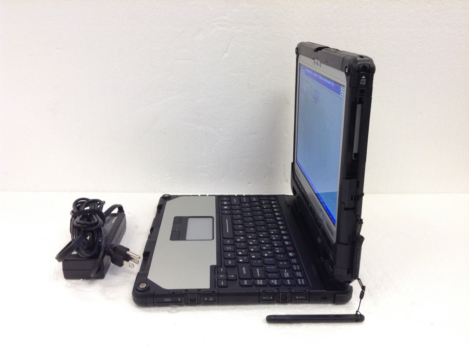 Panasonic Toughbook CF-33 MK1 i7-7600U 16GB 256GB SSD Touch 2 Batt, 7K HRS WORKS