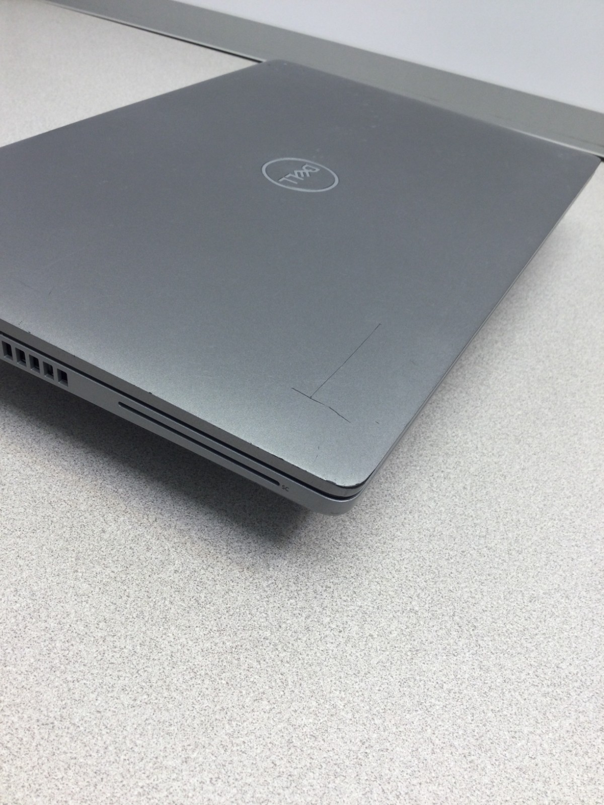 Dell Latitude 5410 14″ (256GB SSD ,Core i5-10310U, 1.70GHz, 16GB) !BAD BATTERY!