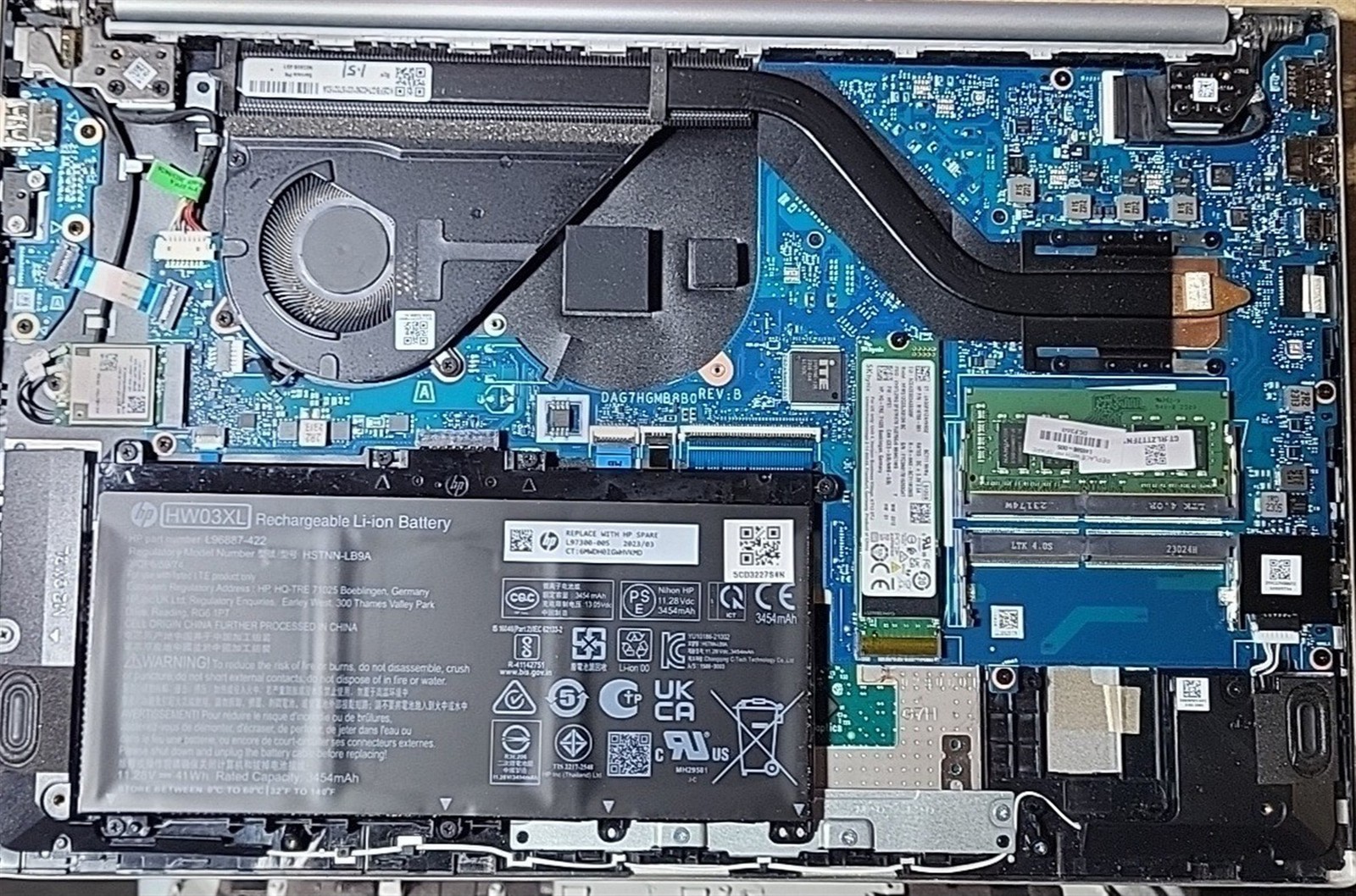 Scratched LCD HP Pavilion 15t-eg200 Core i7-1255U 4.7GHz 8GB 512GB AS-IS