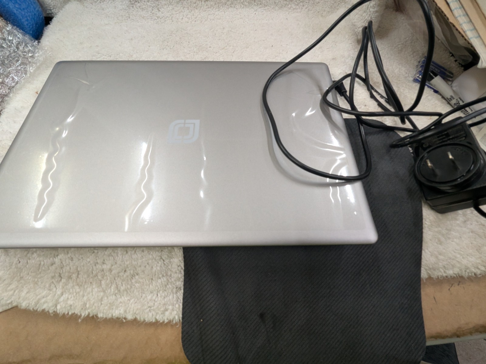 EZbook S5 Go Intel Celeron 4GB RAM NO SSD/OS For Parts , No Good Screen AS IS