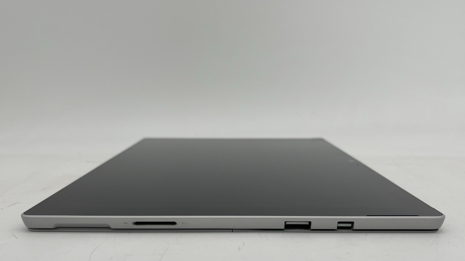 Microsoft Surface Pro 6 1796 12.3″ PC w/ i5-8250U 1.6GHz CPU 128GB SSD 8GB RAM
