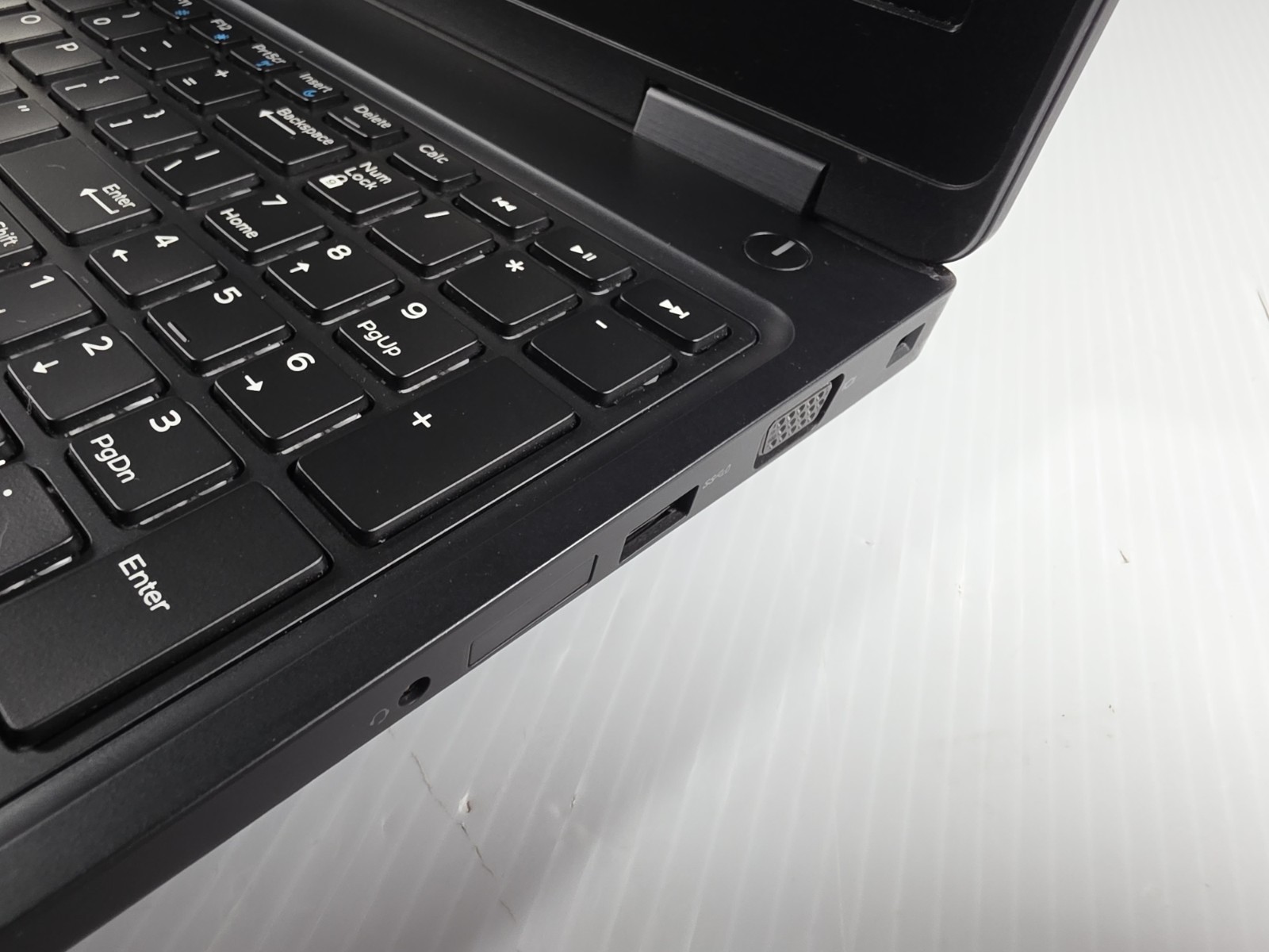 DELL Latitude 5580 15.6″ Intel i5 i5-6200U 16GB RAM 128GB SSD Windows 11
