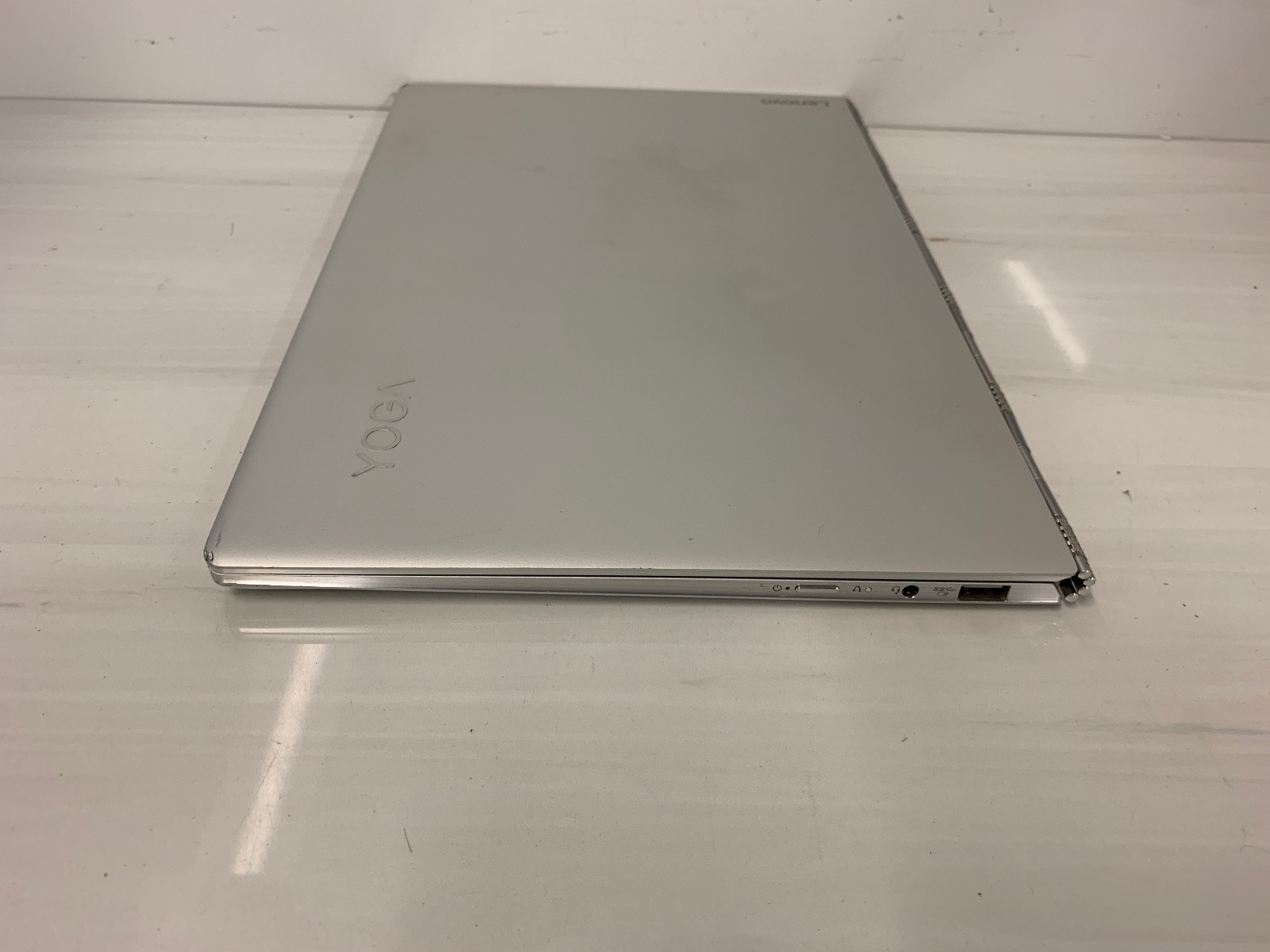 Lenovo Yoga 910-13IKB 13.9″ Touch i7-7500U 2.70GHz 16GB RAM 512GB SSD Windows 11