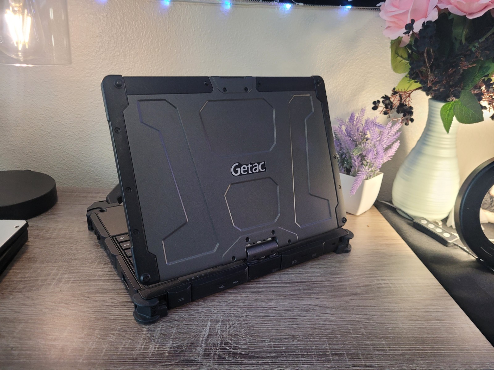 Getac V110G4 Tough 2-in-1 w/ 4 Batteries, 2 Caddies a 256GB & 128, Charger Linux
