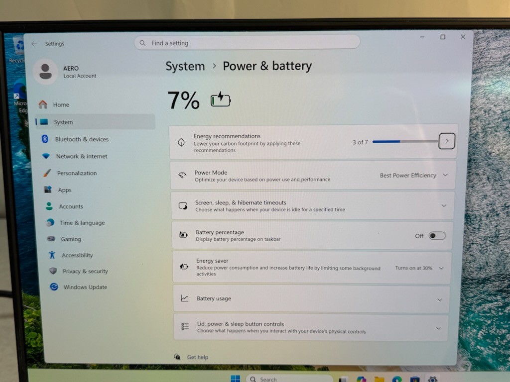 GIGABYTE AERO 15 OLED (1TB SSD, Intel Core i7-11800H, 2.3GHz, 16GB RAM, 3080) 