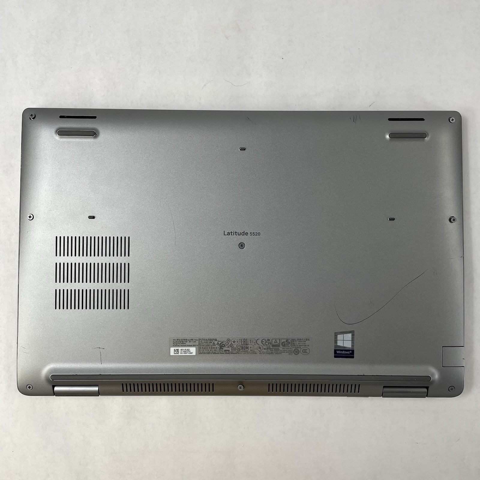 Dell Latitude 5520 15.6″ i5-1135G7 2.4GHz 8GB RAM No SSD/OS/AC – Scratched Paint