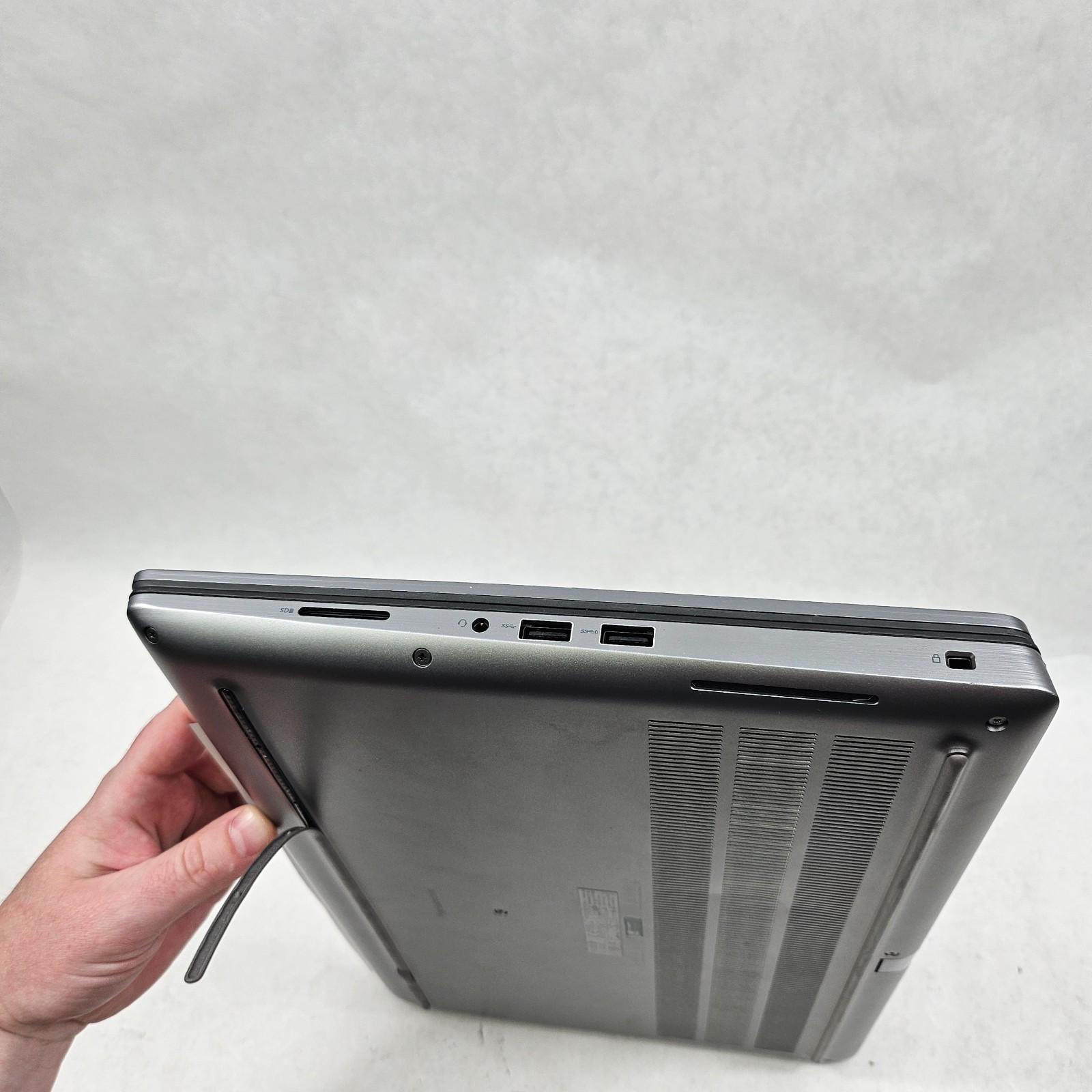 Dell Precision 7550 15.6″ FHD i7-10875H 32GB 512GB SSD NVIDIA RTX 3000 *Read