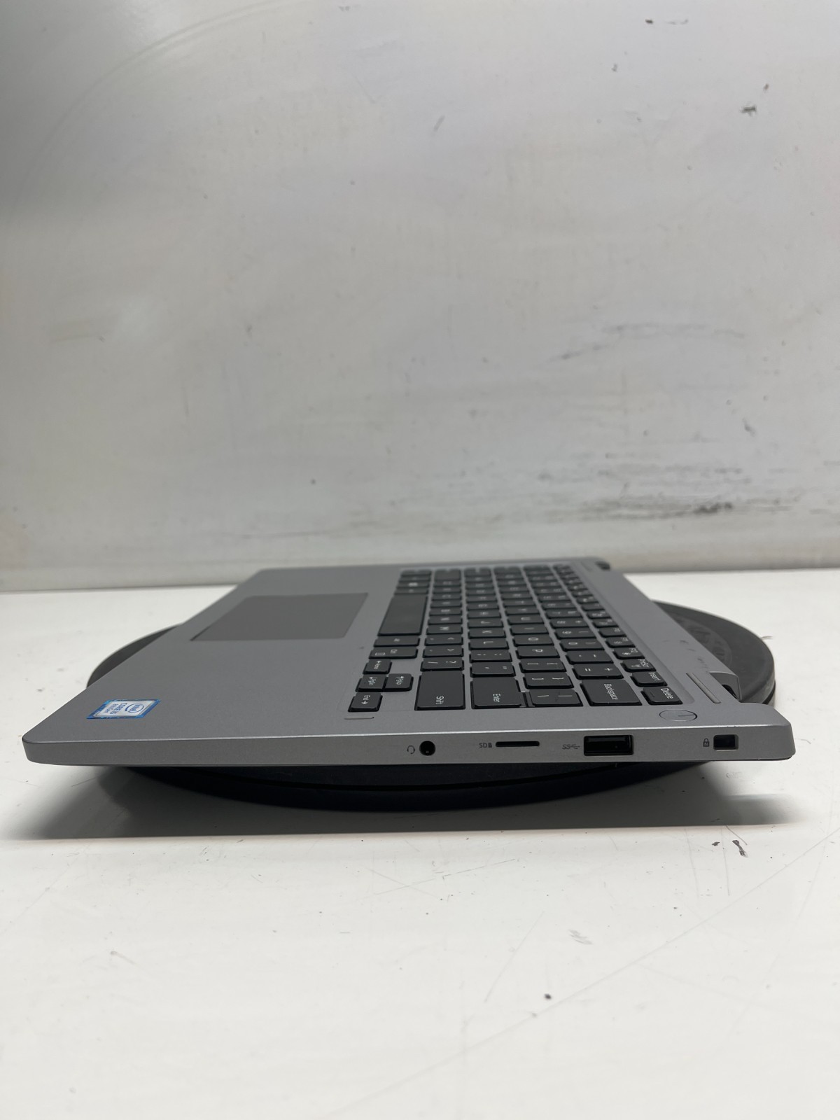 Latitude 3310 2-in-1 BASE ONLY – Intel Core i5-8550U NO RAM NO HDD NO BAT PARTS