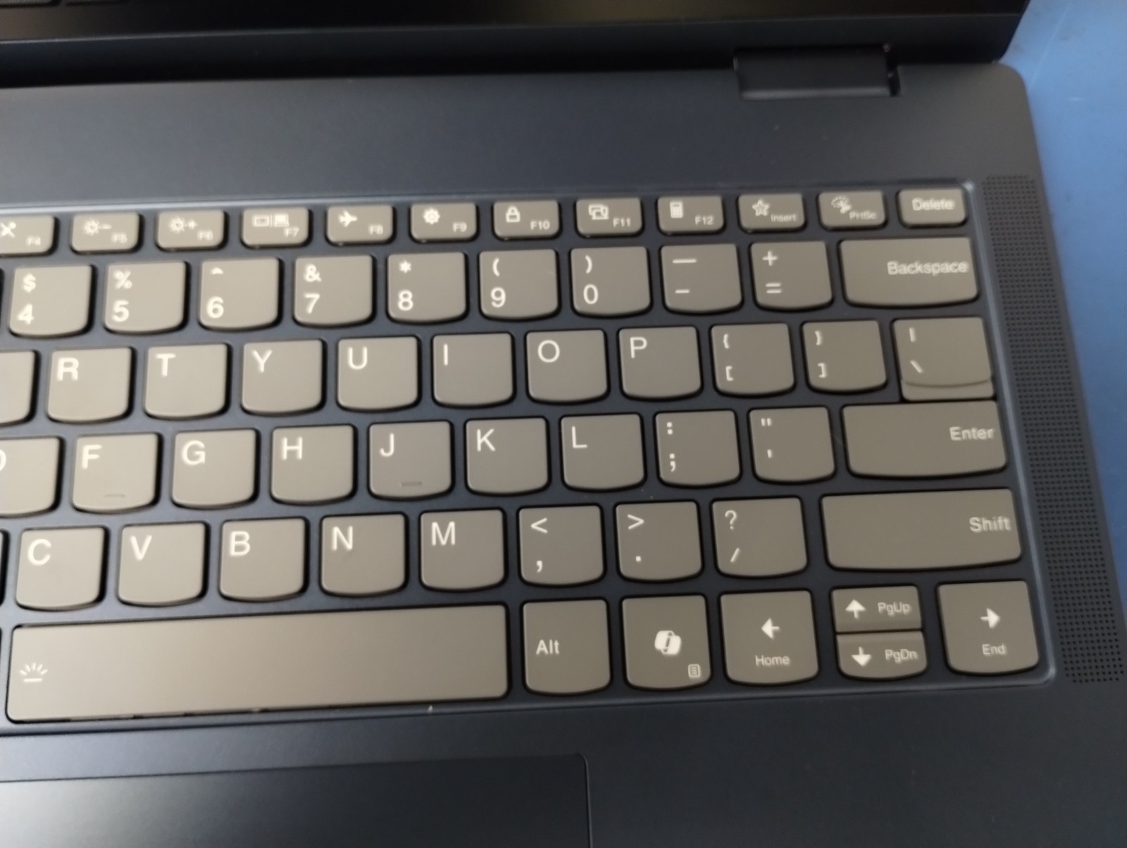 Lenovo IdeaPad 5 2-in-1 14AKP10, AMD Ryzen AI 7 350, 16 GB RAM, 1 TB NVMe SSD