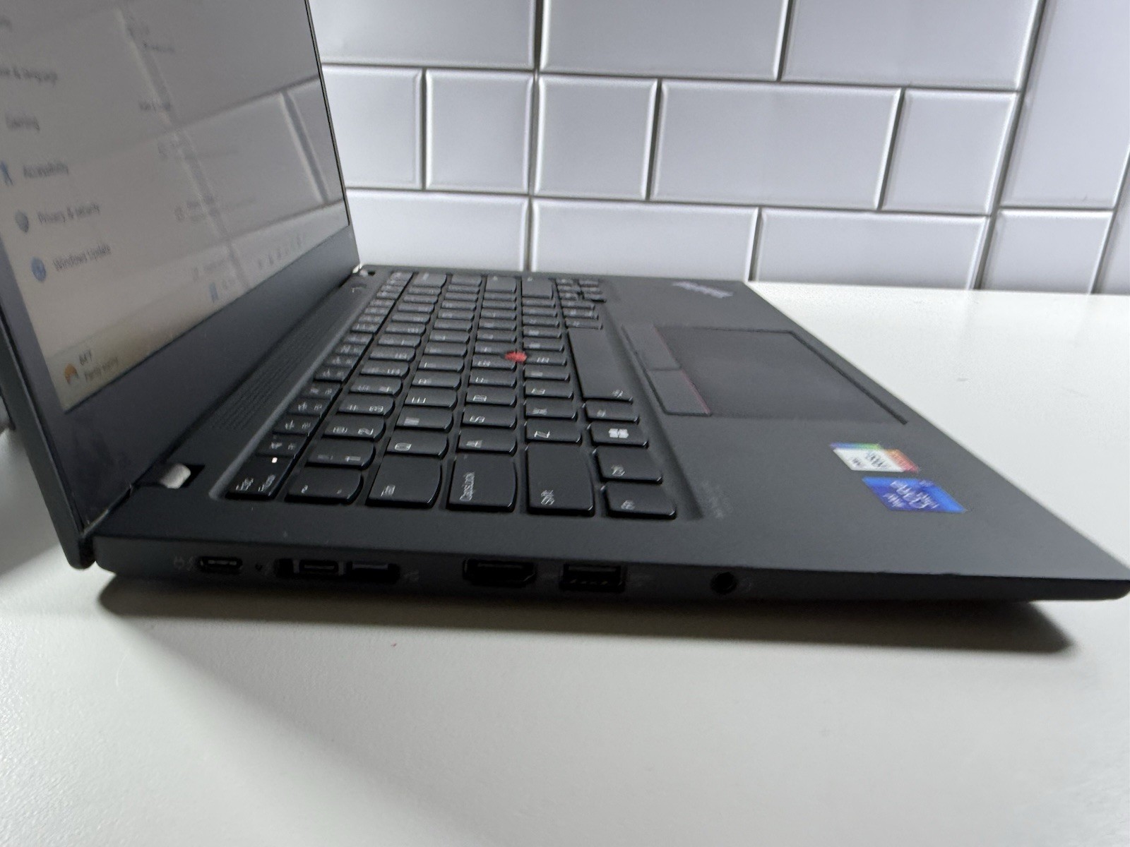 Lenovo ThinkPad T14s Gen 2 i7-1185G7 32GB 14″ FHD 128GB WWAN 4G Touch Read”
