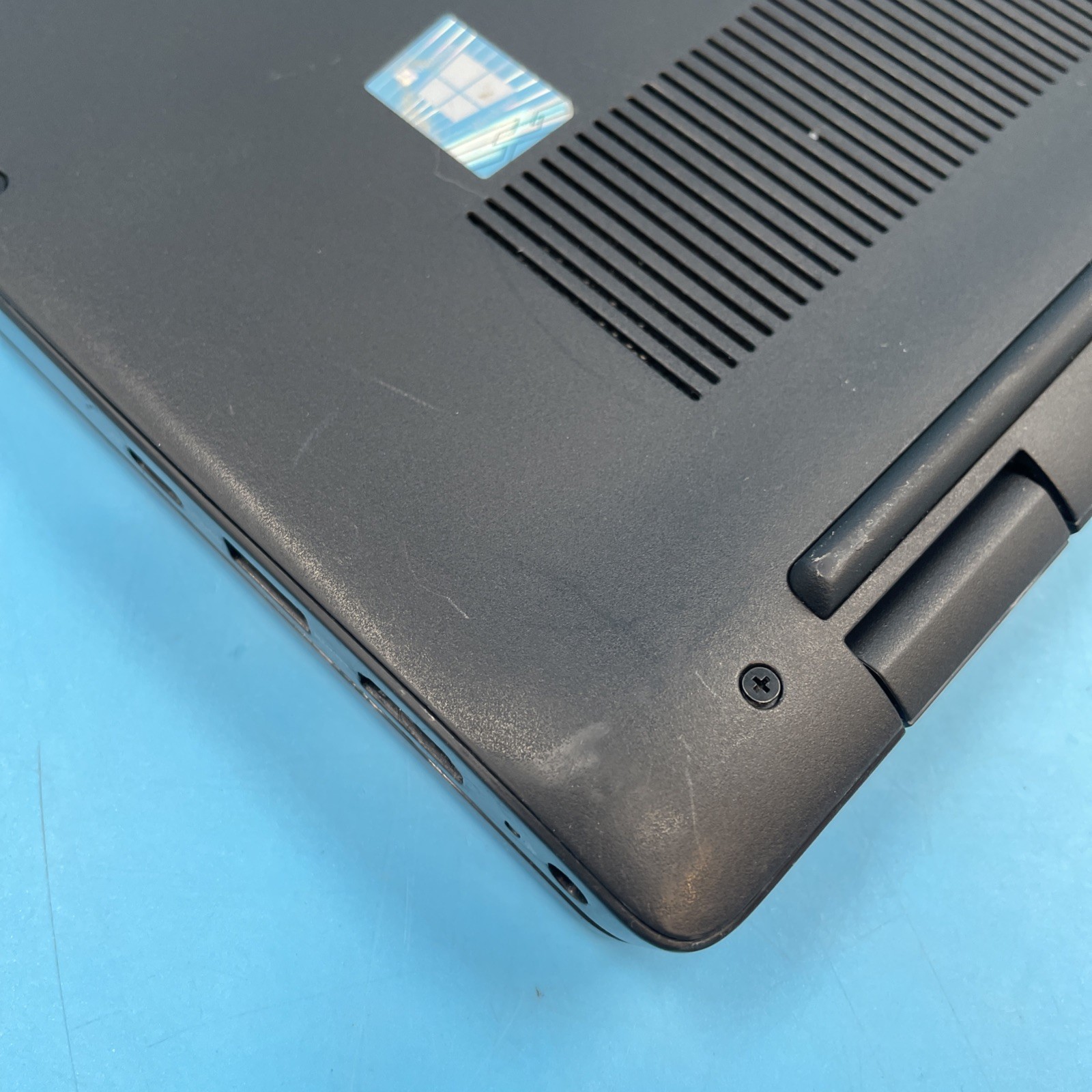 Dell Latitude 3420 | i5-1135G7 | 8GB RAM | 256GB SSD | WIN 11 PRO | 80% BATT