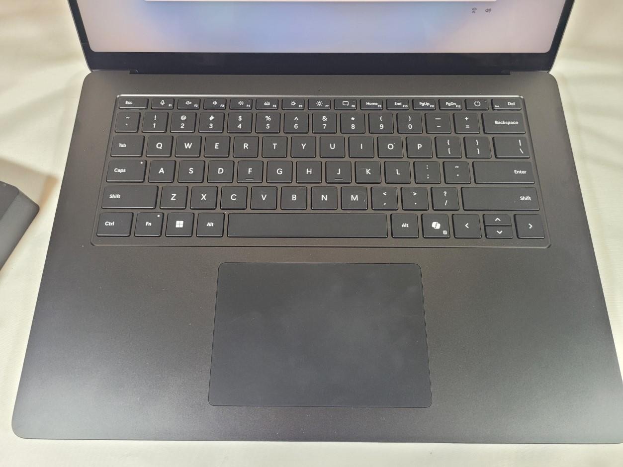 Microsoft Surface 15″ Copilot+ Laptop 7th Edition PixelSense Flow Display – 1TB