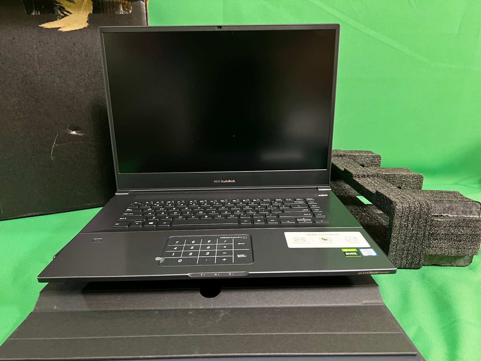 ASUS ProArt StudioBook Pro Laptop W700G Xeon E-2276M 32GB RAM – 2x 1 TB SSD – OB