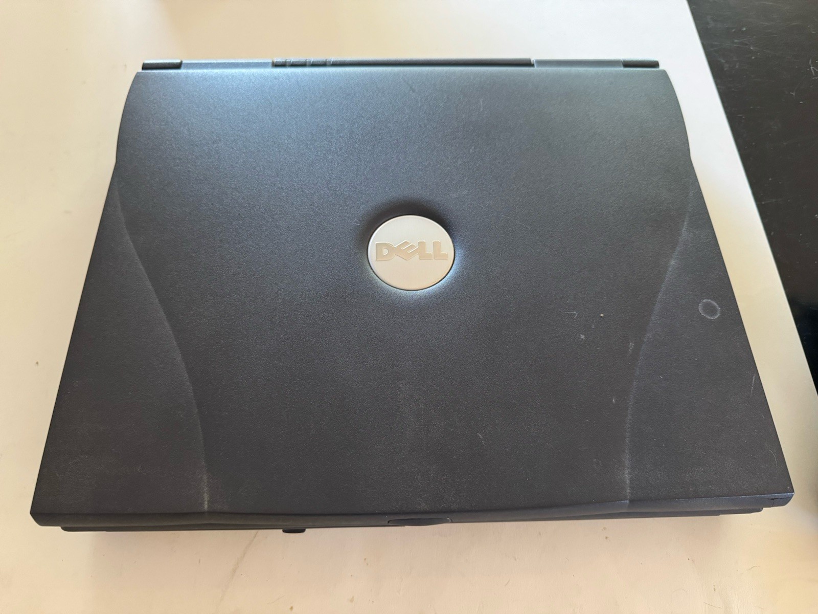 Dell Latitude C800 Laptop Pentium III 850Mhz 256MB 20GB 15″ Windows 2000 Working