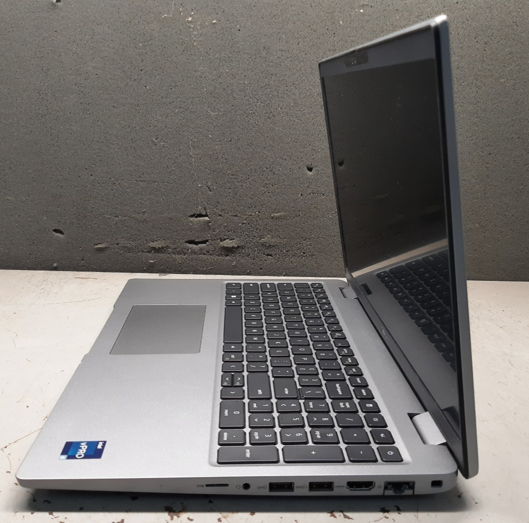 Dell Latitude 5540 15.6″ i5-1345u 8GB RAM 256GB SSD Windows 11 Touch
