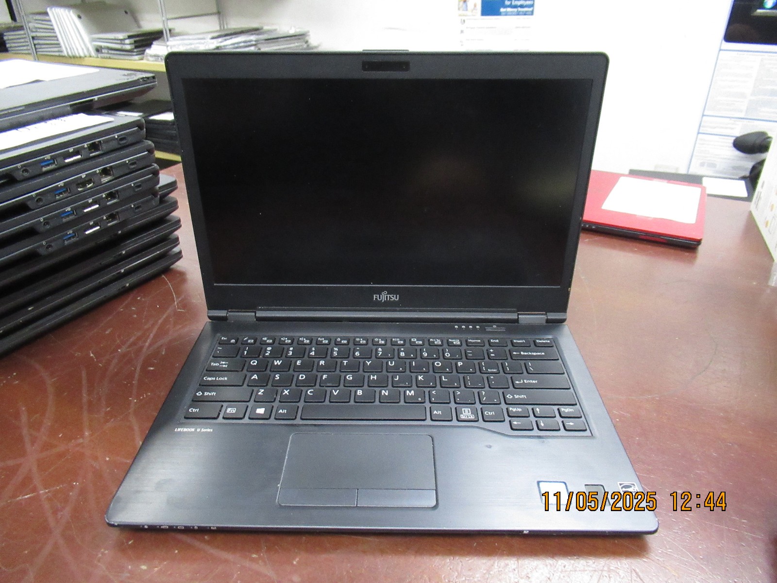 Fujitsu Lifebook U749 i7-8665U 1.90GHz Laptop [NO RAM/HDD/AC/OS] [BADBTRY]